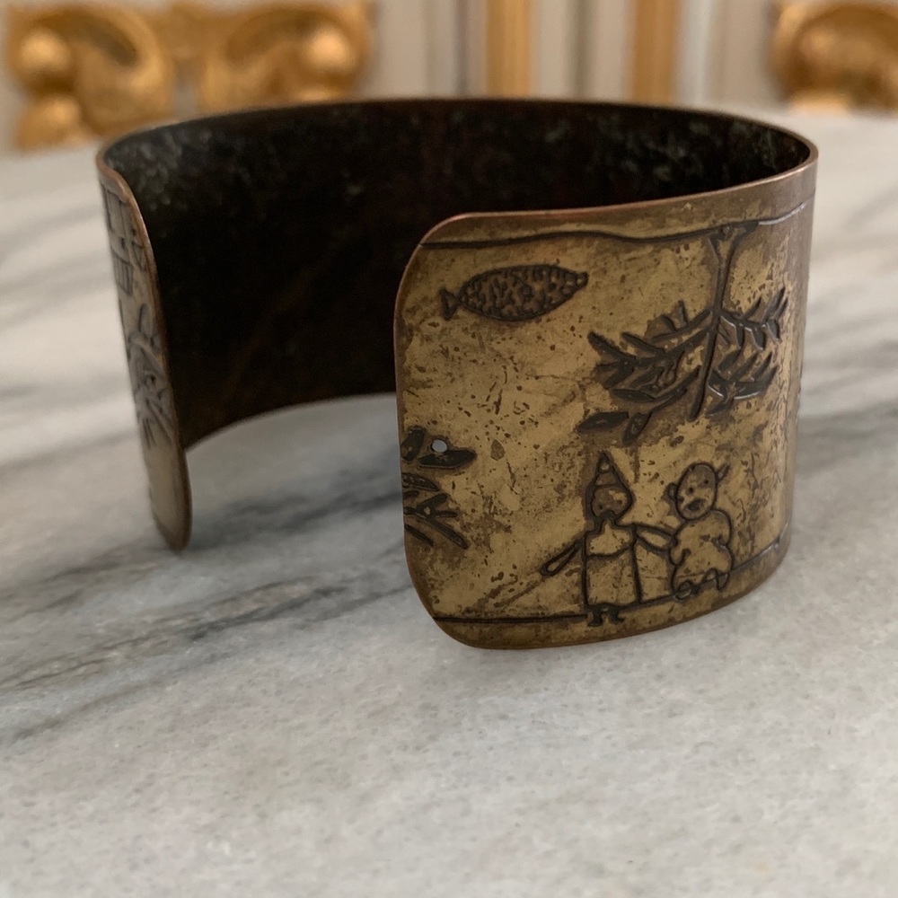 Antique Gold Tone Medal Carved Cuff - Picture 3 of 9
